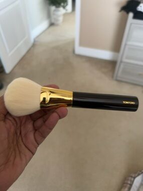 Tom Ford Cream Bristles with Gold Ferrule Powder Brush
